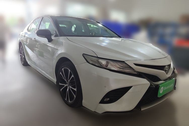 Used Toyota Camry 2019 2.0S FENGSHANG Version China VI Standard Front Right 45 Deg