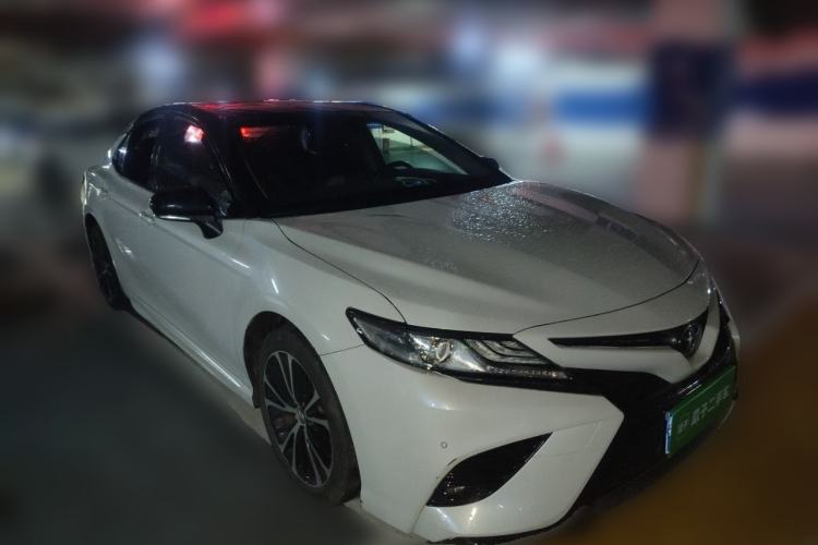 Used Toyota Camry 2019 2.0S FENGSHANG Version China VI Standard Front Right 45 Deg