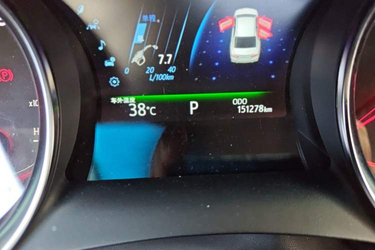 Used Toyota Camry 2019 2.0S FENGSHANG Version China VI Standard Odometer Close Up