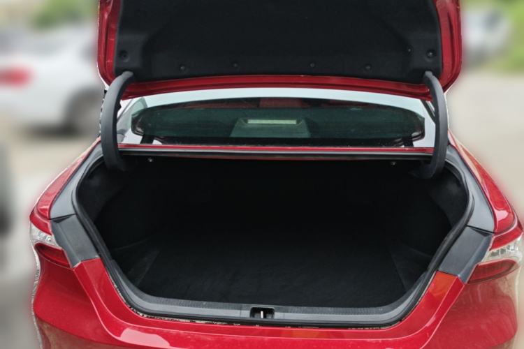 Used Toyota Camry 2019 2.0S FENGSHANG Version China VI Standard Trunk