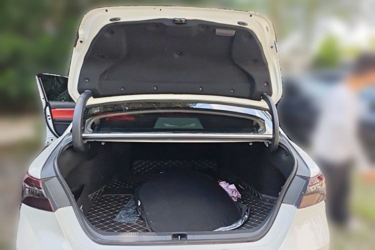 Used Toyota Camry 2019 2.0S FENGSHANG Version China VI Standard Trunk