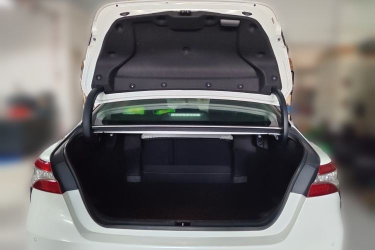Used Toyota Camry 2019 2.0S FENGSHANG Version China VI Standard Trunk