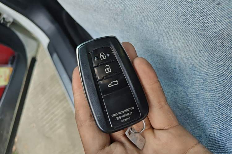 Used Toyota Camry 2019 2.5S FENGSHANG Version China V Standard Vehicle Key