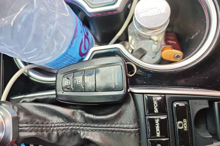 Used Toyota Camry 2019 2.0S FENGSHANG Version China VI Standard Vehicle Key