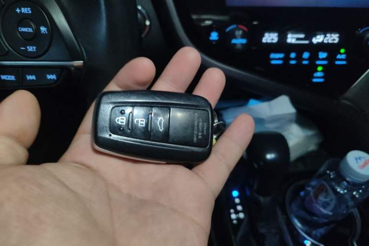 Used Toyota Camry 2019 2.0S FENGSHANG Version China VI Standard Vehicle Key