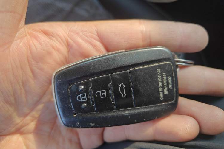 Used Toyota Camry 2019 2.5S FENGSHANG Version China VI Standard Vehicle Key