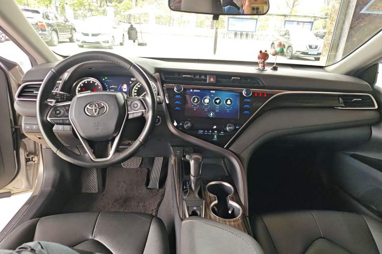 Used Toyota Camry 2019 2.0G Luxury Edition China VI Standard Center Console