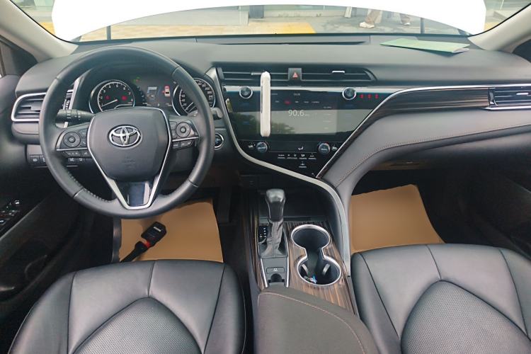 Used Toyota Camry 2019 Revised Version 2.0G Luxury Edition Center Console