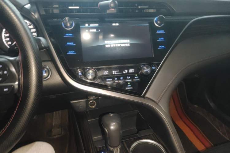 Used Toyota Camry 2019 Revised Version 2.0G Luxury Edition Center Console