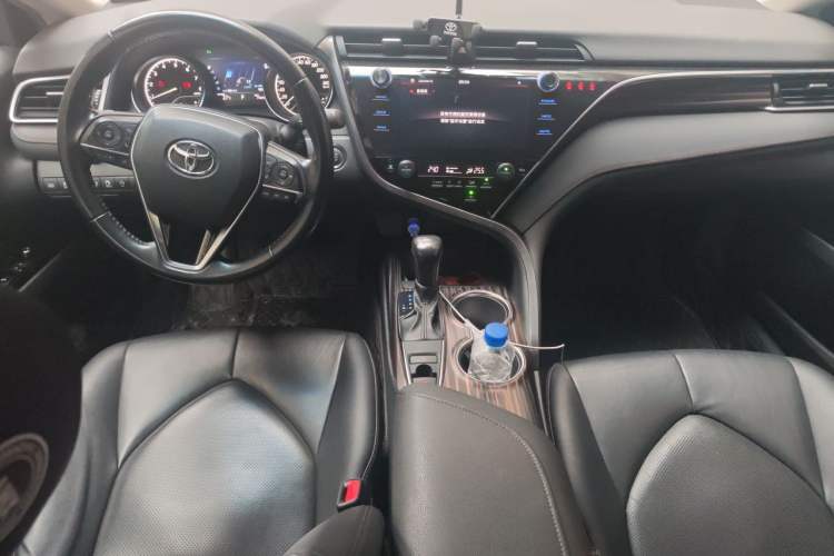 Used Toyota Camry 2019 2.0G Luxury Edition China VI Standard Center Console