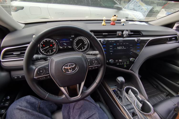 Used Toyota Camry 2019 2.5G Luxury Edition China VI Standard Center Console