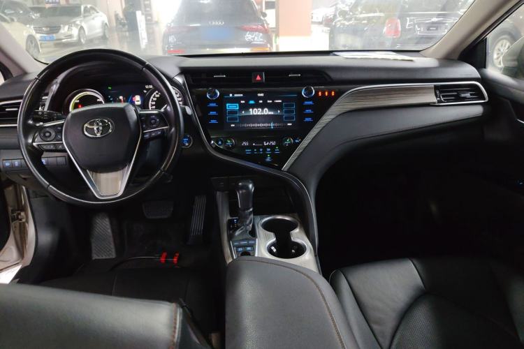 Used Toyota Camry 2019 Dual-Engine 2.5 HG Luxury Edition China VI Standard Center Console