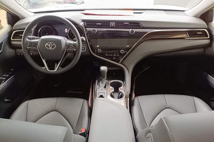 Used Toyota Camry 2019 2.0G Luxury Edition China VI Standard Center Console