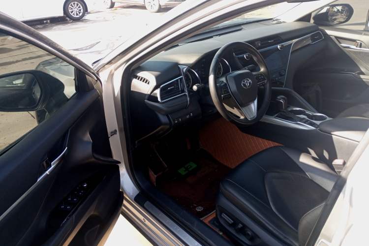 Used Toyota Camry 2019 Dual-Engine 2.5 HG Luxury Edition China VI Standard Driver Seat