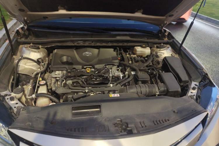 Used Toyota Camry 2019 Dual-Engine 2.5 HG Luxury Edition China VI Standard Engine Bay