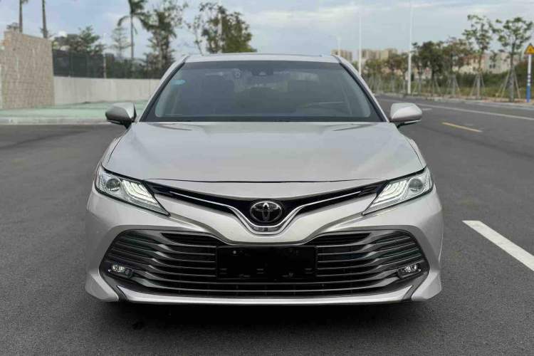Used Toyota Camry 2019 Revised Version 2.0G Luxury Edition Exterior 1