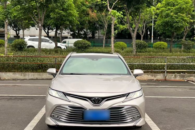 Used Toyota Camry 2019 Revised Version 2.0G Luxury Edition Exterior 1
