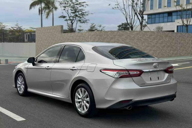 Used Toyota Camry 2019 Revised Version 2.0G Luxury Edition Exterior 5