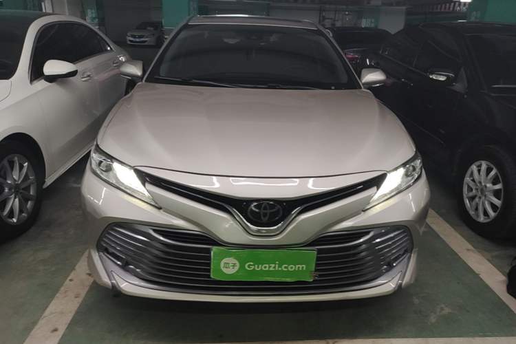 Used Toyota Camry 2019 Revised Version 2.0G Luxury Edition Front