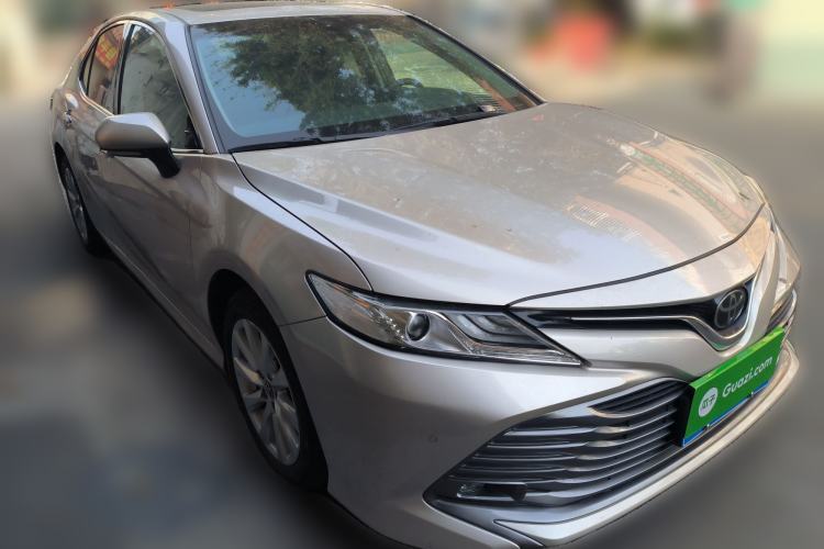 Used Toyota Camry 2019 Revised Version 2.0G Luxury Edition Front Right 45 Deg