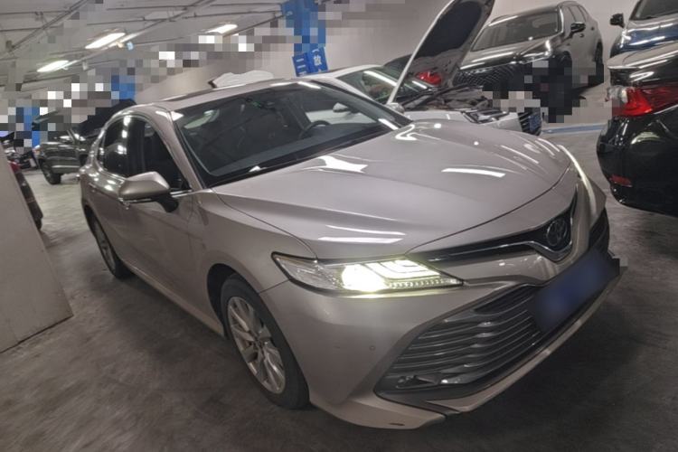 Used Toyota Camry 2019 Revised Version 2.0G Luxury Edition Front Right 45 Deg