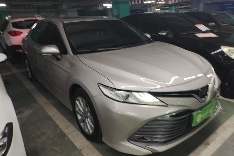 Used Toyota Camry 2019 Revised Version 2.0G Luxury Edition Front Right 45 Deg