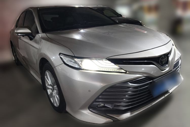 Used Toyota Camry 2019 Revised Version 2.0G Luxury Edition Front Right 45 Deg