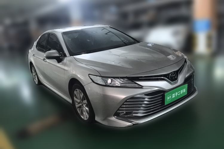 Used Toyota Camry 2019 Revised Version 2.0G Luxury Edition Front Right 45 Deg