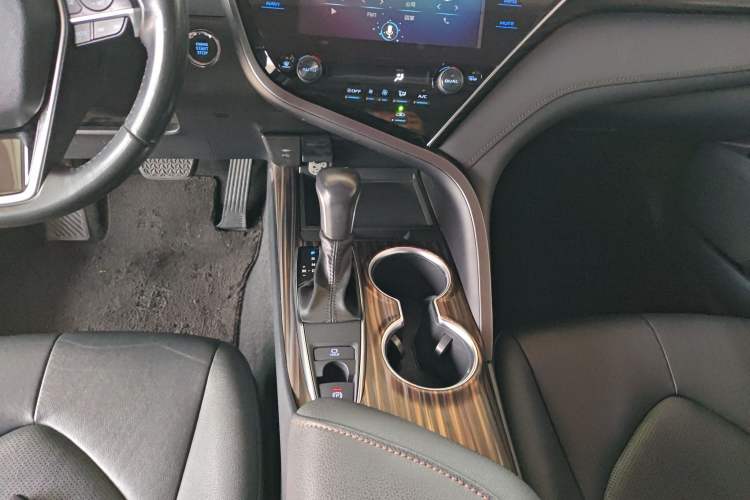 Used Toyota Camry 2019 2.0G Luxury Edition China VI Standard Gear Lever