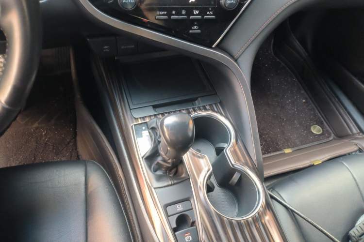 Used Toyota Camry 2019 Revised Version 2.0G Luxury Edition Gear Lever