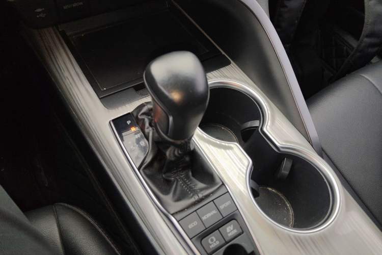 Used Toyota Camry 2019 Revised Version Dual-Engine 2.5 HG Luxury Edition Gear Lever