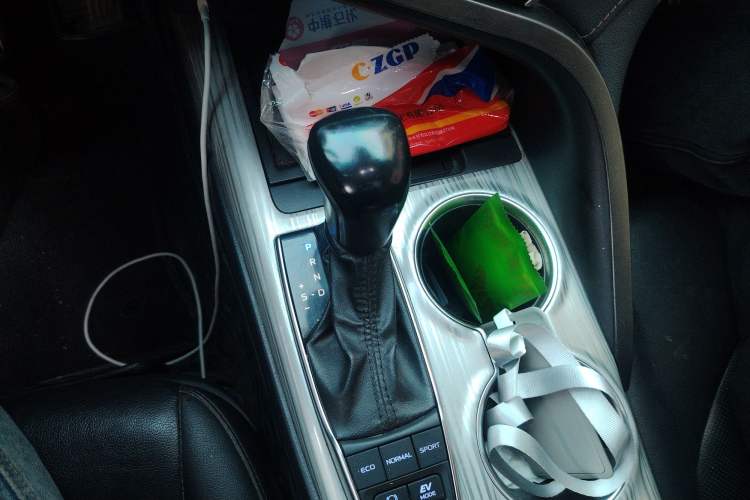 Used Toyota Camry 2019 Dual-Engine 2.5 HG Luxury Edition China V Standard Gear Lever