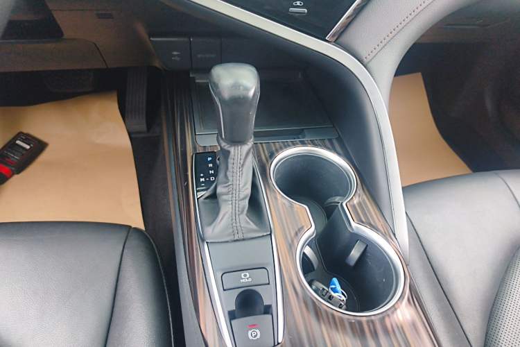 Used Toyota Camry 2019 Revised Version 2.0G Luxury Edition Gear Lever