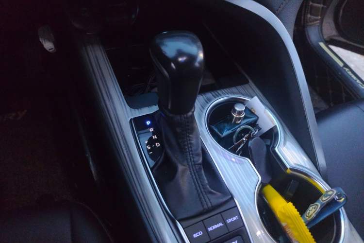 Used Toyota Camry 2019 Dual-Engine 2.5 HG Luxury Edition China VI Standard Gear Lever