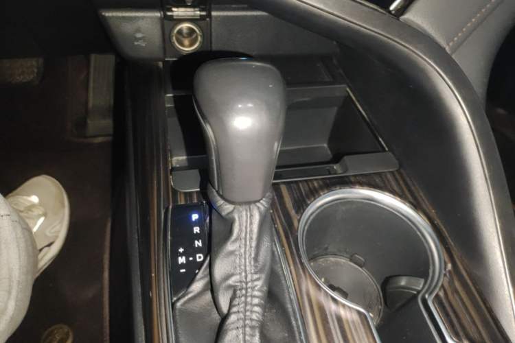 Used Toyota Camry 2019 Revised Version 2.0G Luxury Edition Gear Lever