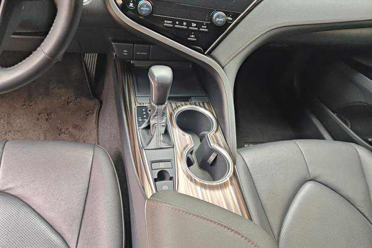 Used Toyota Camry 2019 Revised Version 2.0G Luxury Edition Gear Lever