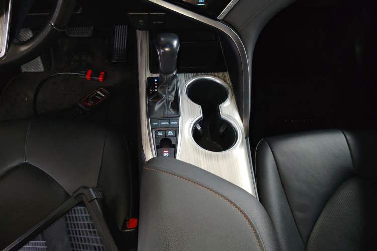Used Toyota Camry 2019 Dual-Engine 2.5 HG Luxury Edition China VI Standard Gear Lever