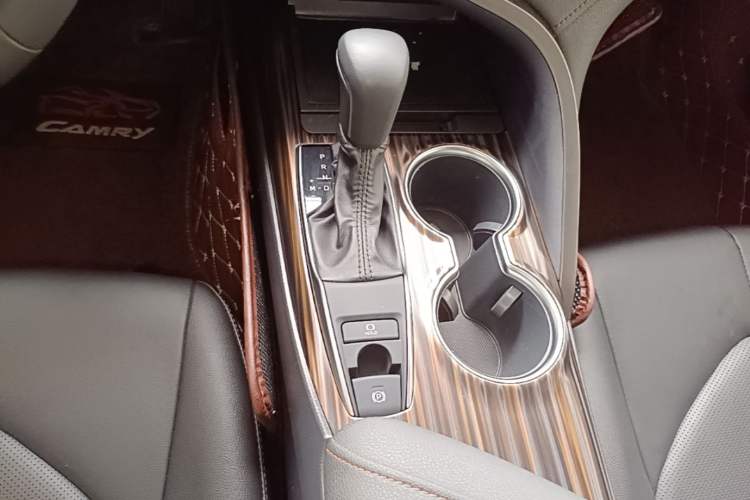 Used Toyota Camry 2019 2.0G Luxury Edition China VI Standard Gear Lever