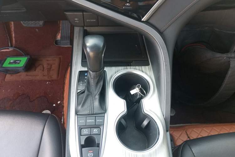 Used Toyota Camry 2019 Dual-Engine 2.5 HG Luxury Edition China VI Standard Gear Lever