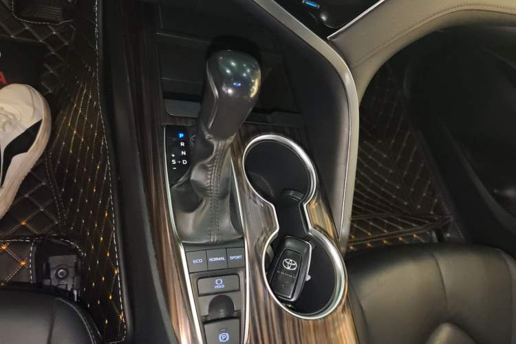 Used Toyota Camry 2019 2.5G Luxury Edition China VI Standard Gear Lever