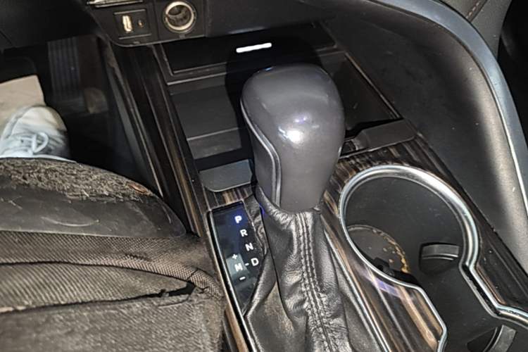 Used Toyota Camry 2019 2.0G Luxury Edition China VI Standard Gear Lever