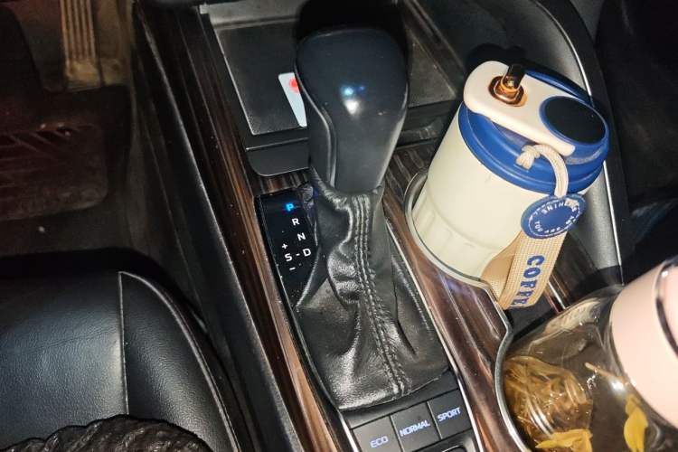 Used Toyota Camry 2019 2.5G Luxury Edition China VI Standard Gear Lever