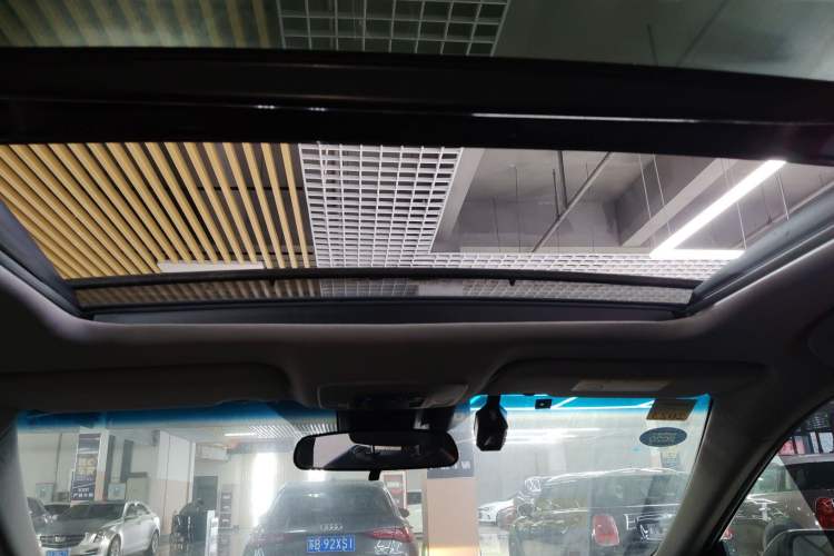 Used Toyota Camry 2019 Dual-Engine 2.5 HG Luxury Edition China VI Standard Headliner