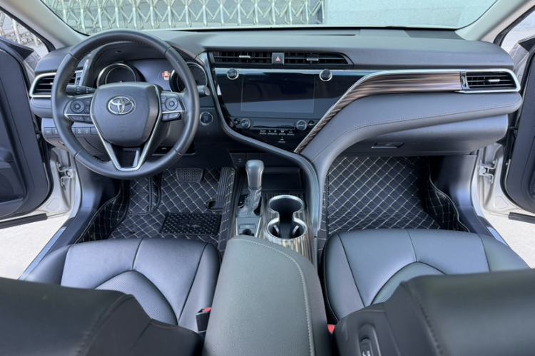 Used Toyota Camry 2019 2.0G Luxury Edition China VI Standard Interior 1