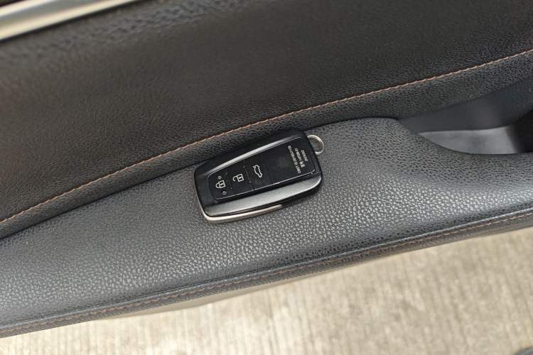 Used Toyota Camry 2019 Revised Version 2.0G Luxury Edition Interior 1