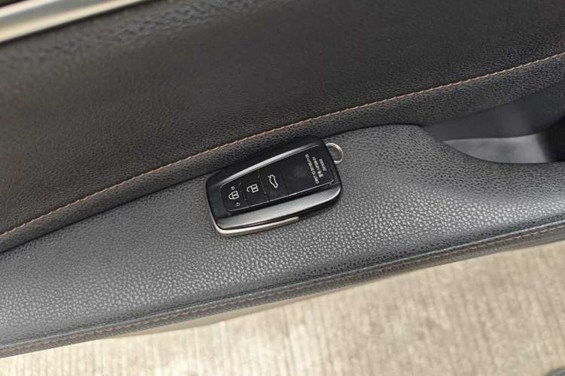 Used Toyota Camry 2019 Revised Version 2.0G Luxury Edition Interior 1