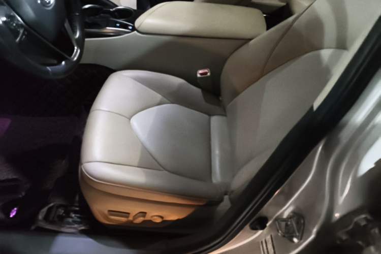 Used Toyota Camry 2019 Revised Version 2.0G Luxury Edition Left Front Seat