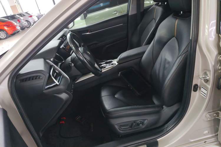 Used Toyota Camry 2019 Dual-Engine 2.5 HG Luxury Edition China VI Standard Left Front Seat