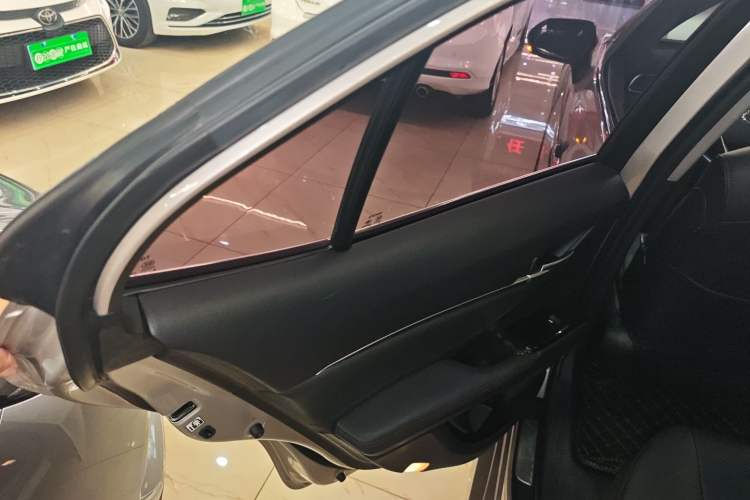 Used Toyota Camry 2019 2.5G Luxury Edition China VI Standard Left Rear Door Interior