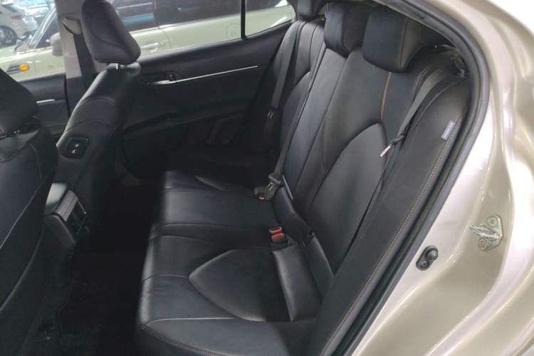 Used Toyota Camry 2019 Dual-Engine 2.5 HG Luxury Edition China VI Standard Left Rear Seat